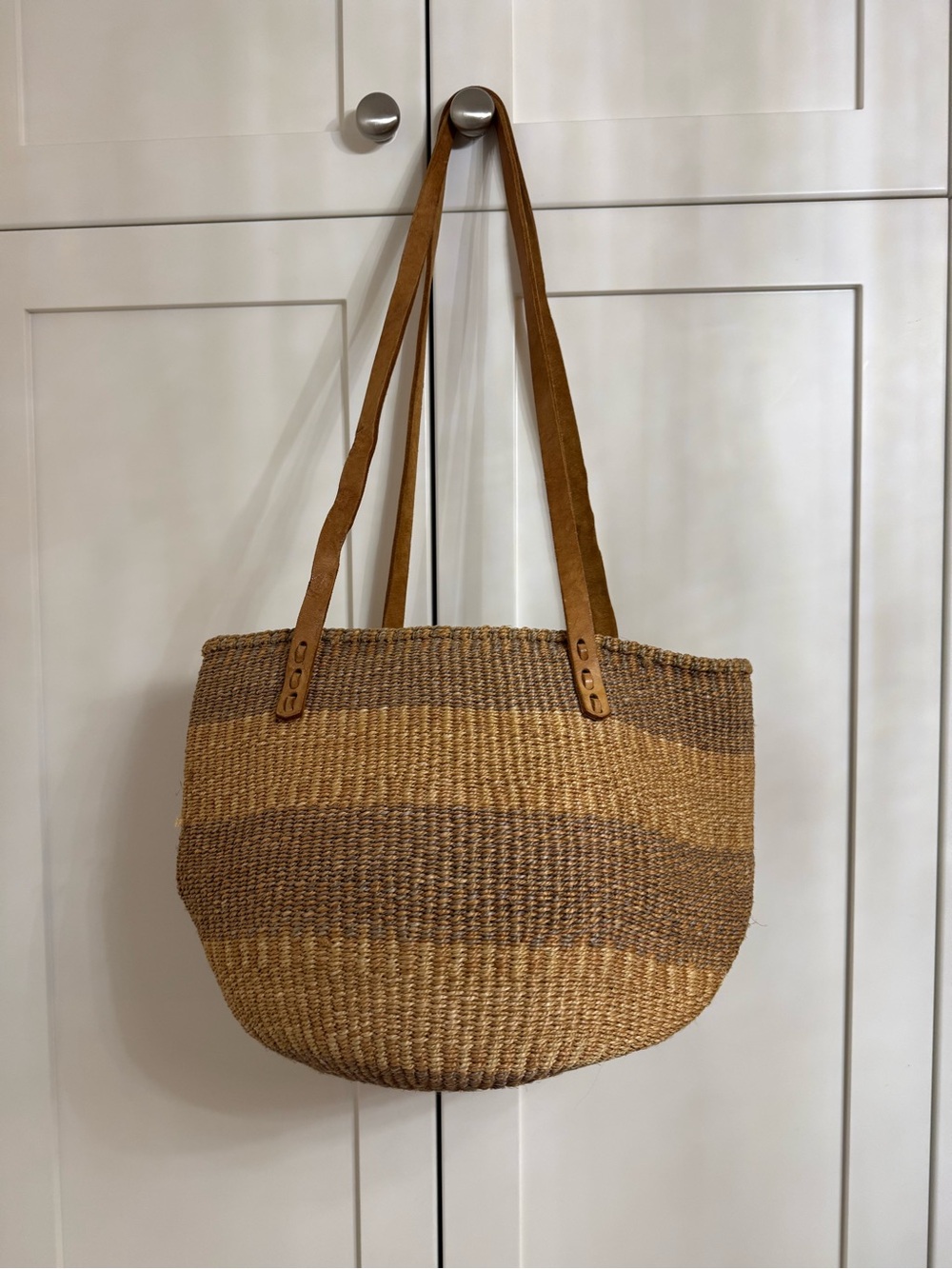 Straw tote bag